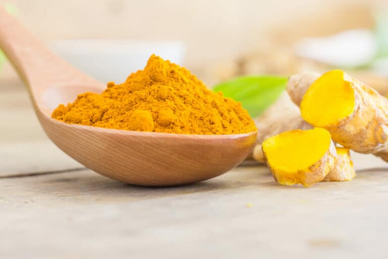 Poudre de curcuma naturelle