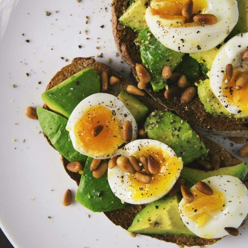 L’importance d’une alimentation équilibrée et le rôle essentiel des compléments alimentaires
