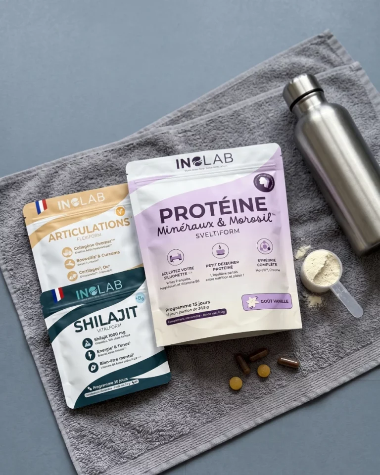 pack performance inolab posé sur une serviette de sport avec gourde inox, mesure de protéine vanille sveltiform, gélules de collagène flexiform et comprimés de shilajit vitalform