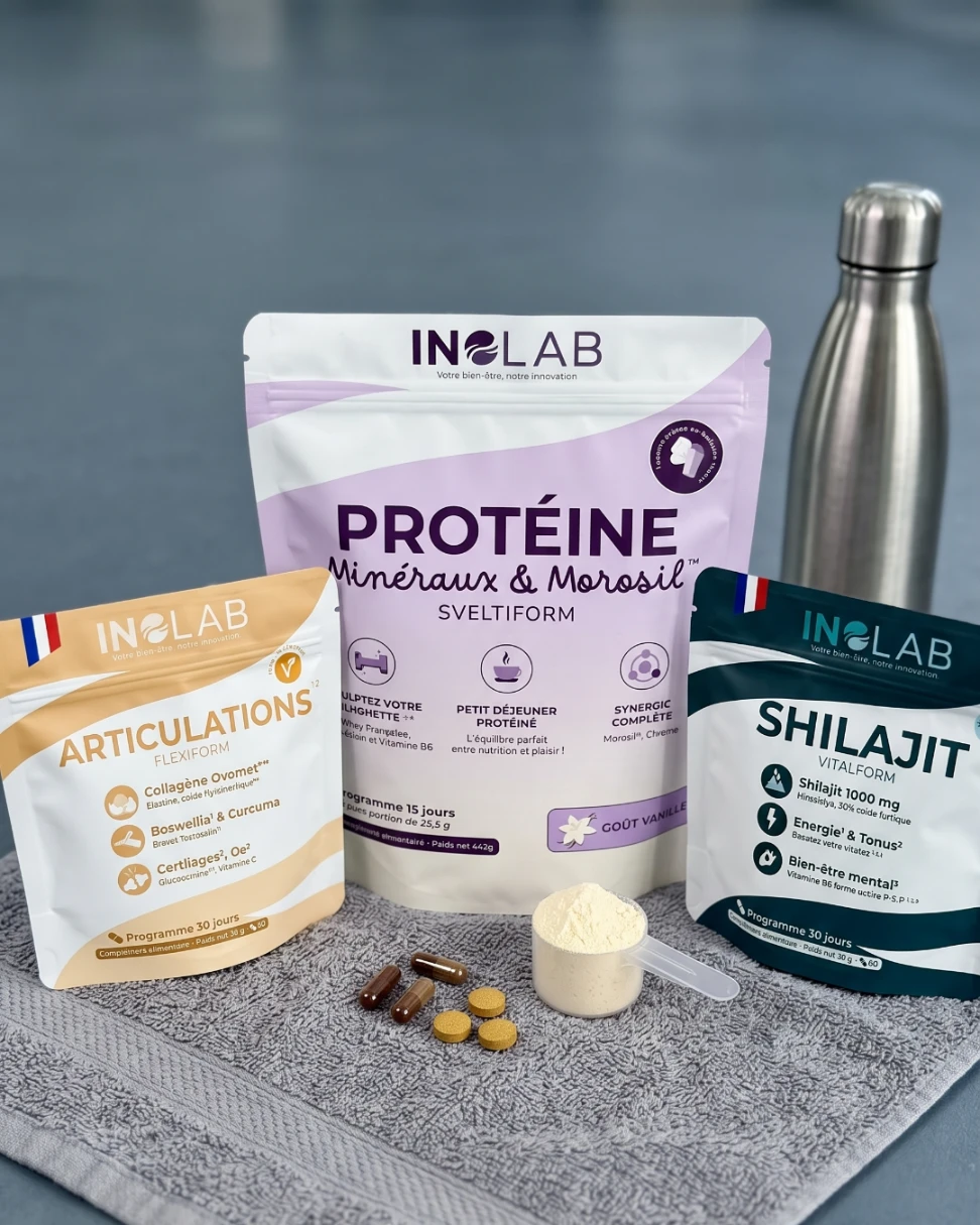 vue du dessus du pack performance inolab sur serviette grise avec shilajit 1000 mg, collagène ovomet pour articulations, protéine vanille morosil, gélules, cuillère-doseuse et gourde